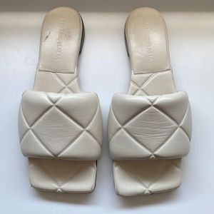Bottega Veneta Lido Lambskin Sandals Beige Cream